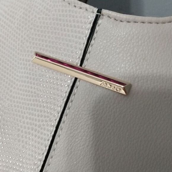 ALDO Pebble-Grain Shoulder Bag – Cream‎ – Gold-Chain Strap - Picture 4 of 16